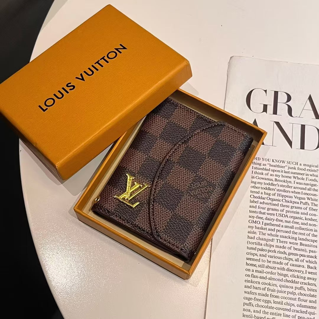 Luxusní kolekce kompaktních peněženek Monogram inspirovaná LV a GG