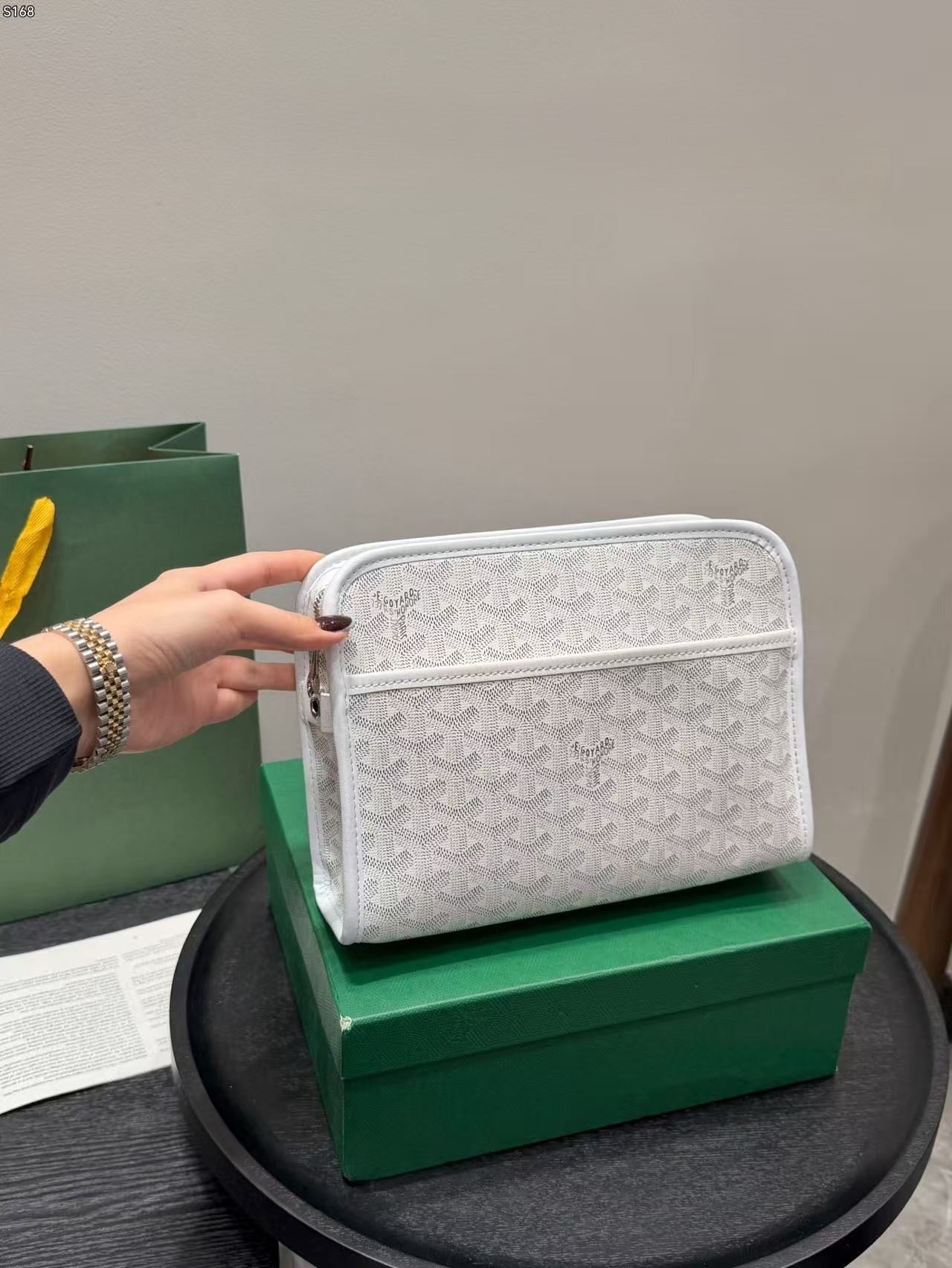 メンズの必需品クラッチバッグ