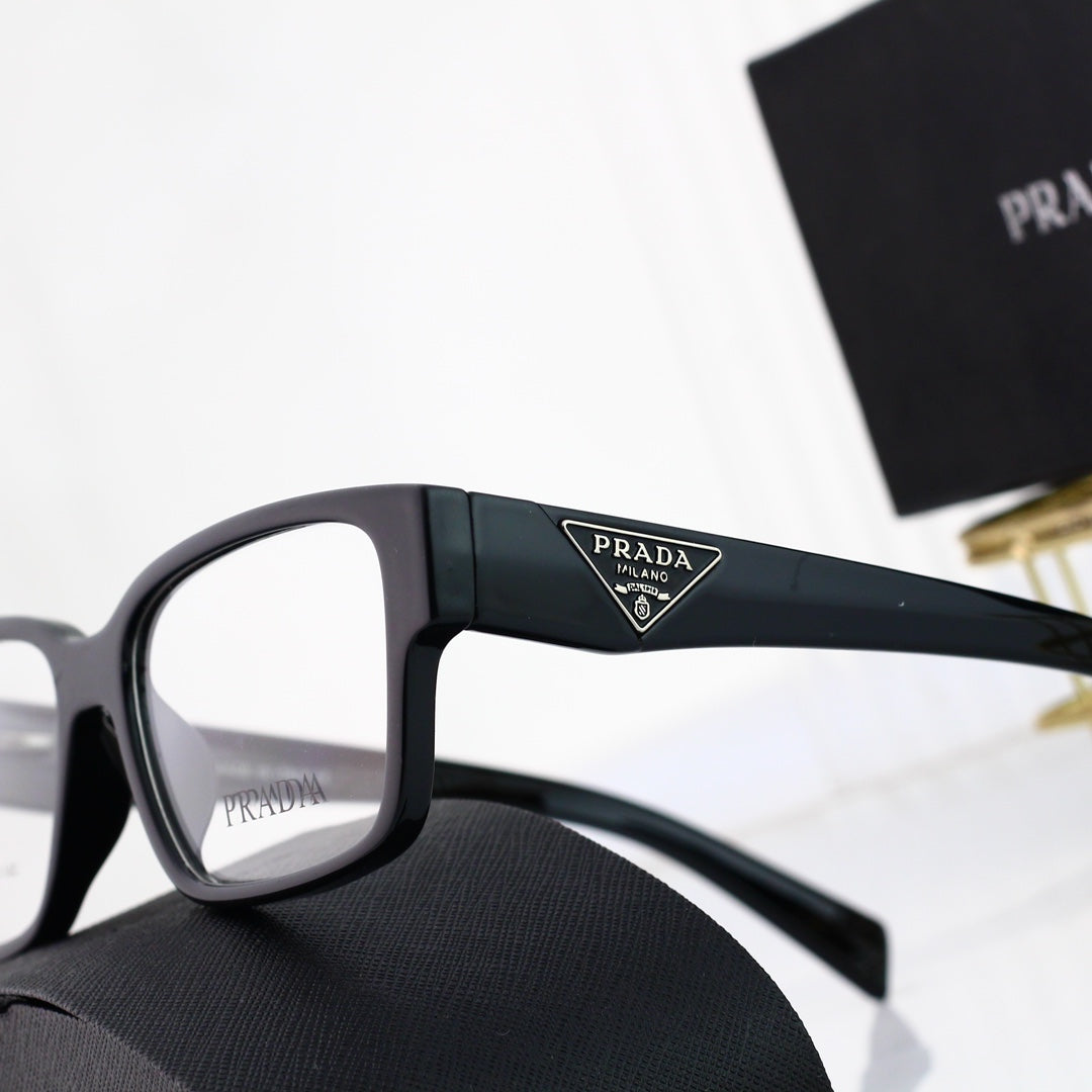 Klassische quadratische Brille mit Dreieck-Logo