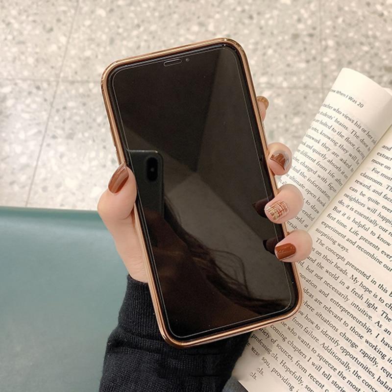 Glanzend iPhone-hoesje met parelketting