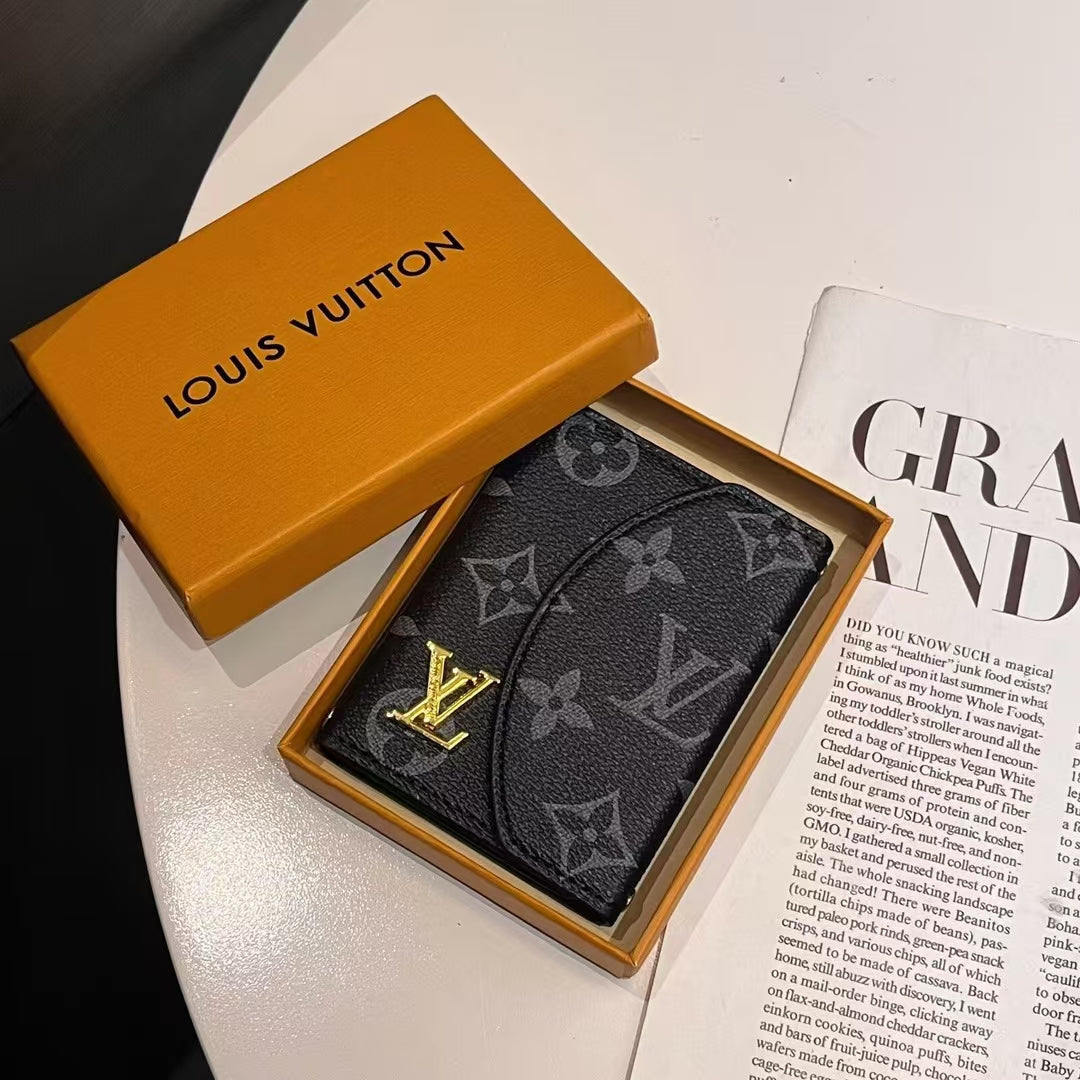 Luxusní kolekce kompaktních peněženek Monogram inspirovaná LV a GG