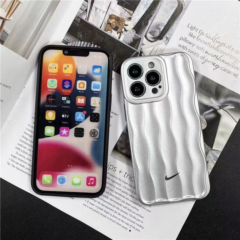 Спортивный чехол для iPhone с волнами воды