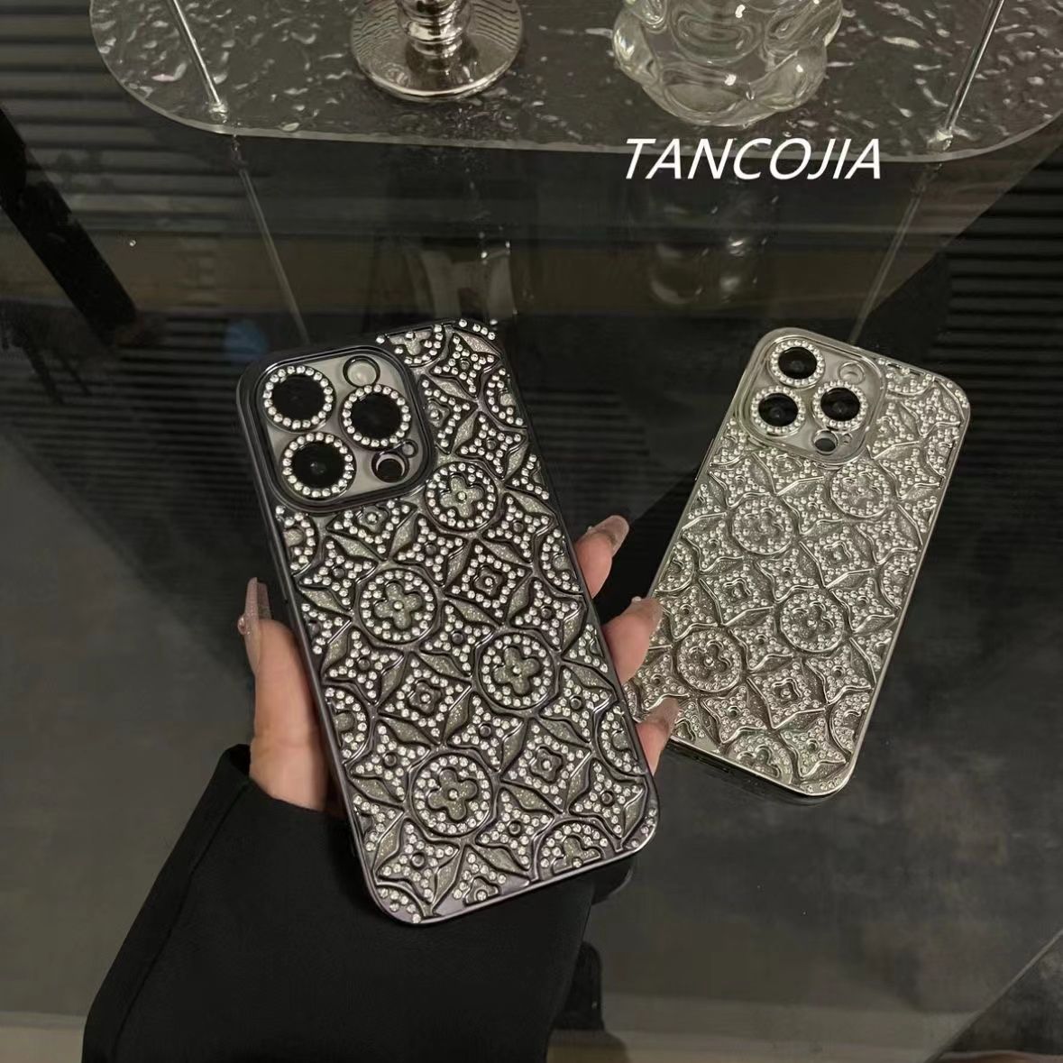 高級感のあるダイヤモンド型押しiPhoneケース