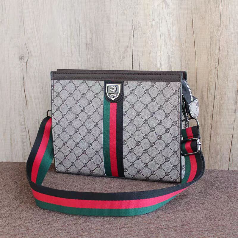 Pochette con monogramma urbano 002