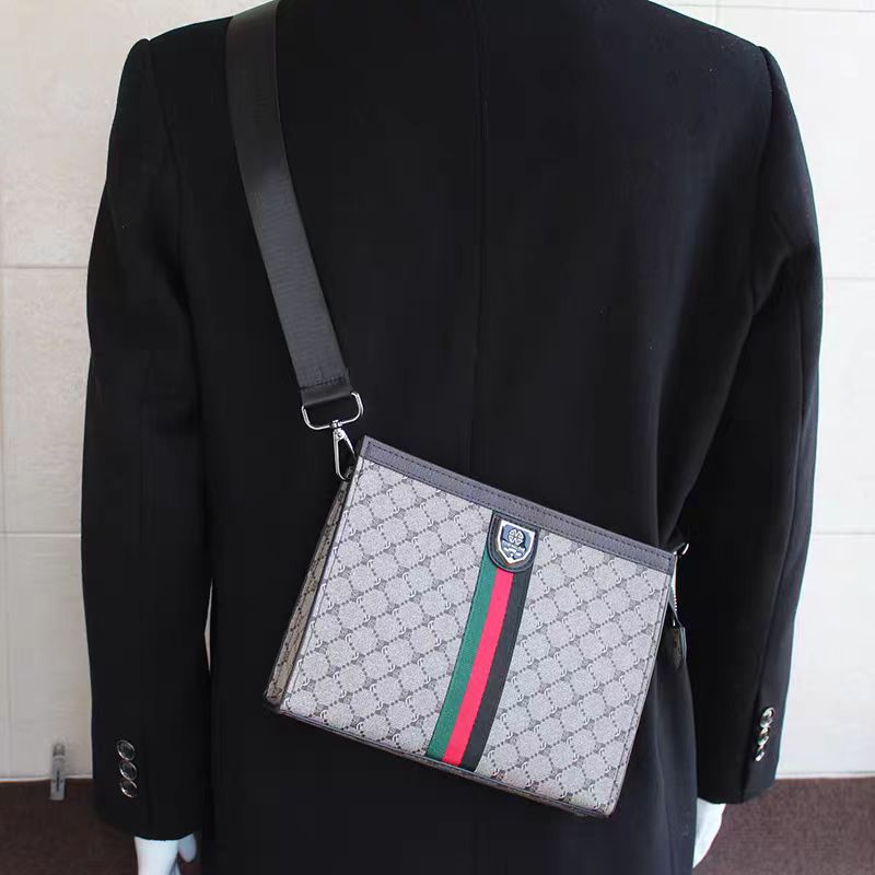 Pochette con monogramma urbano 002