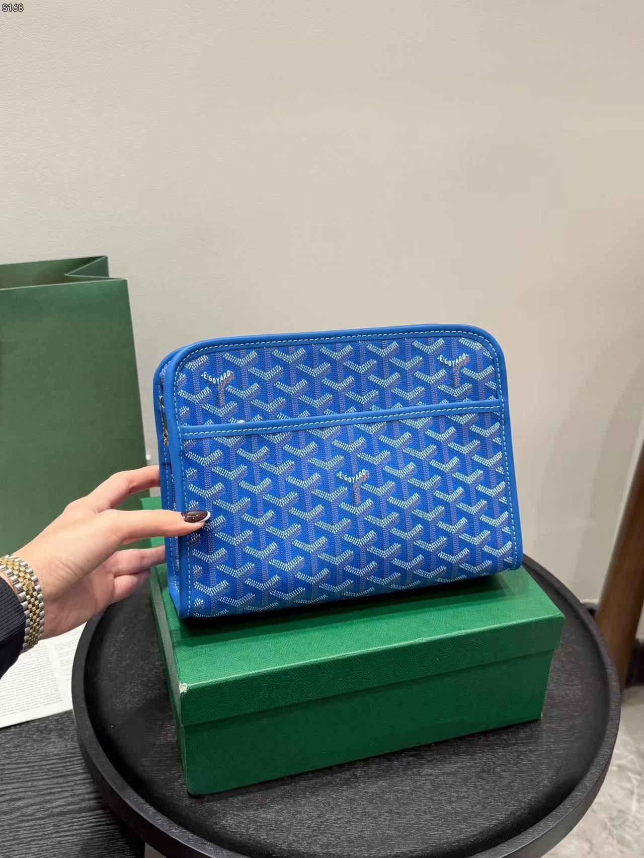 メンズの必需品クラッチバッグ