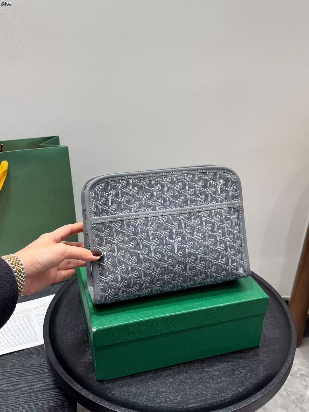 メンズの必需品クラッチバッグ