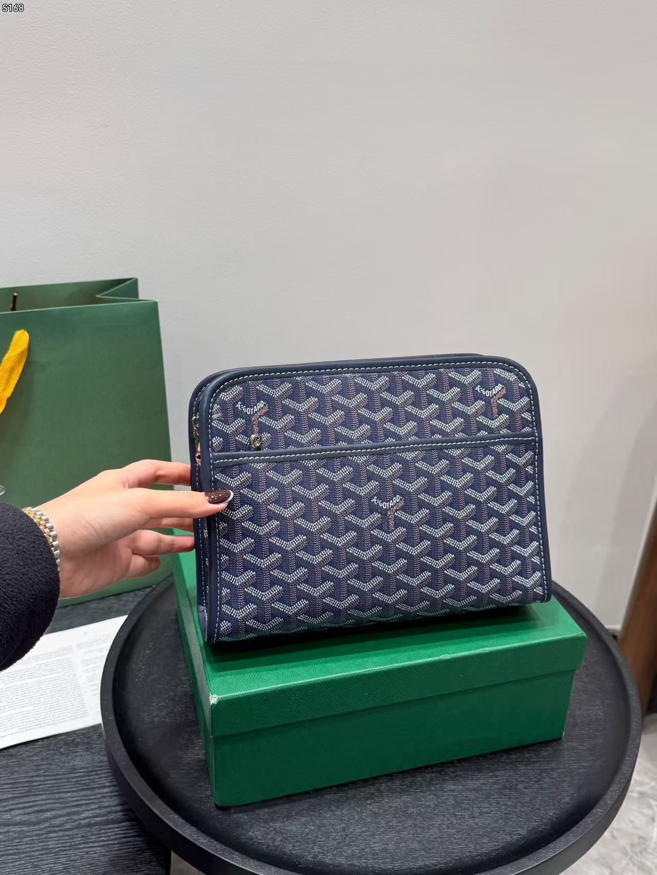 メンズの必需品クラッチバッグ