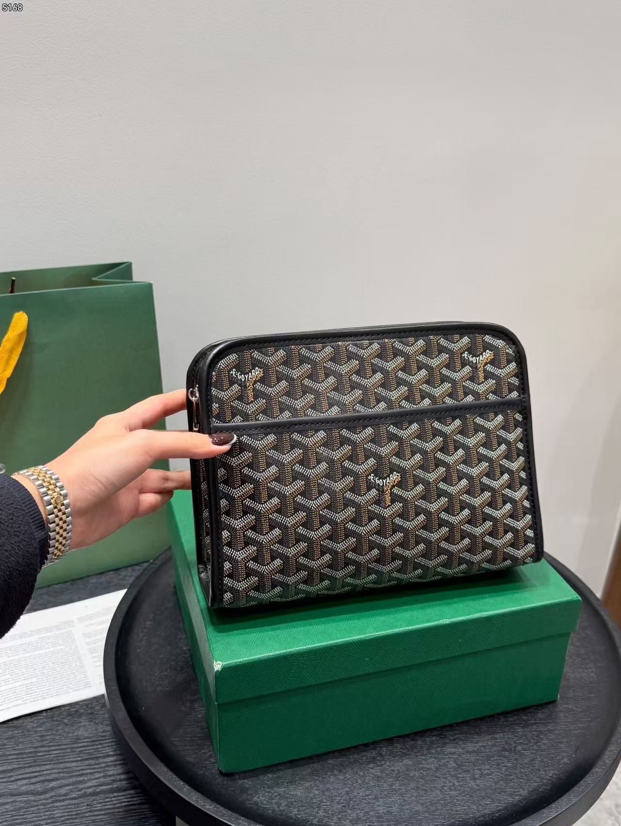 メンズの必需品クラッチバッグ