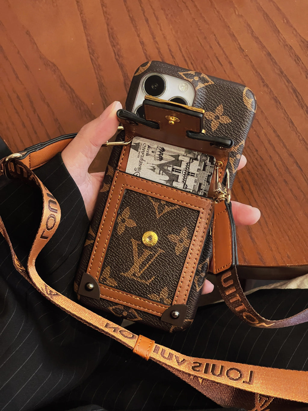 Pouzdro na řetízek Lou pro iPhone