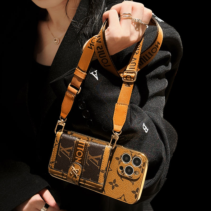 Chaîne Lou Coque et skin iPhone