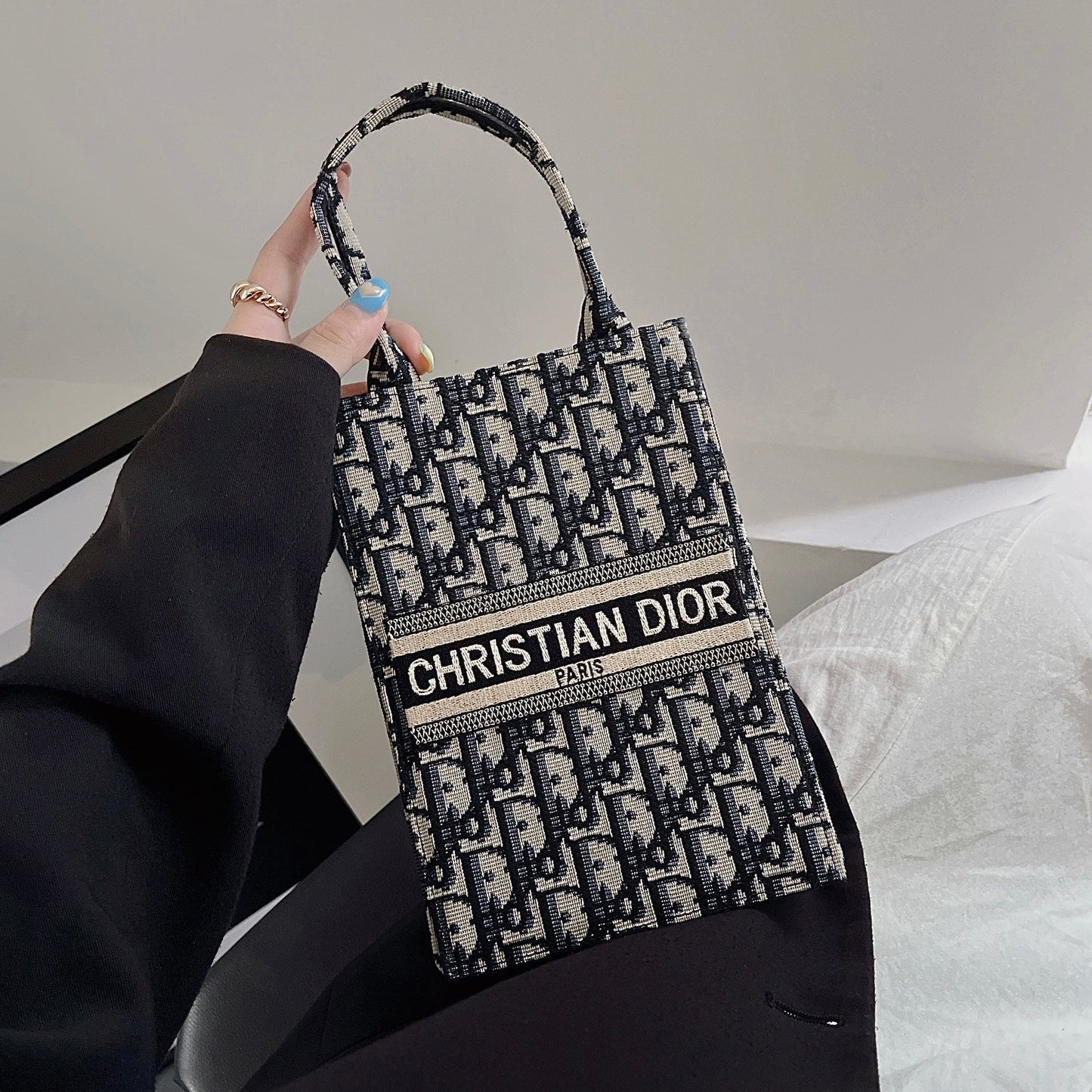 کیف کلاسیک با بند کراس بادی