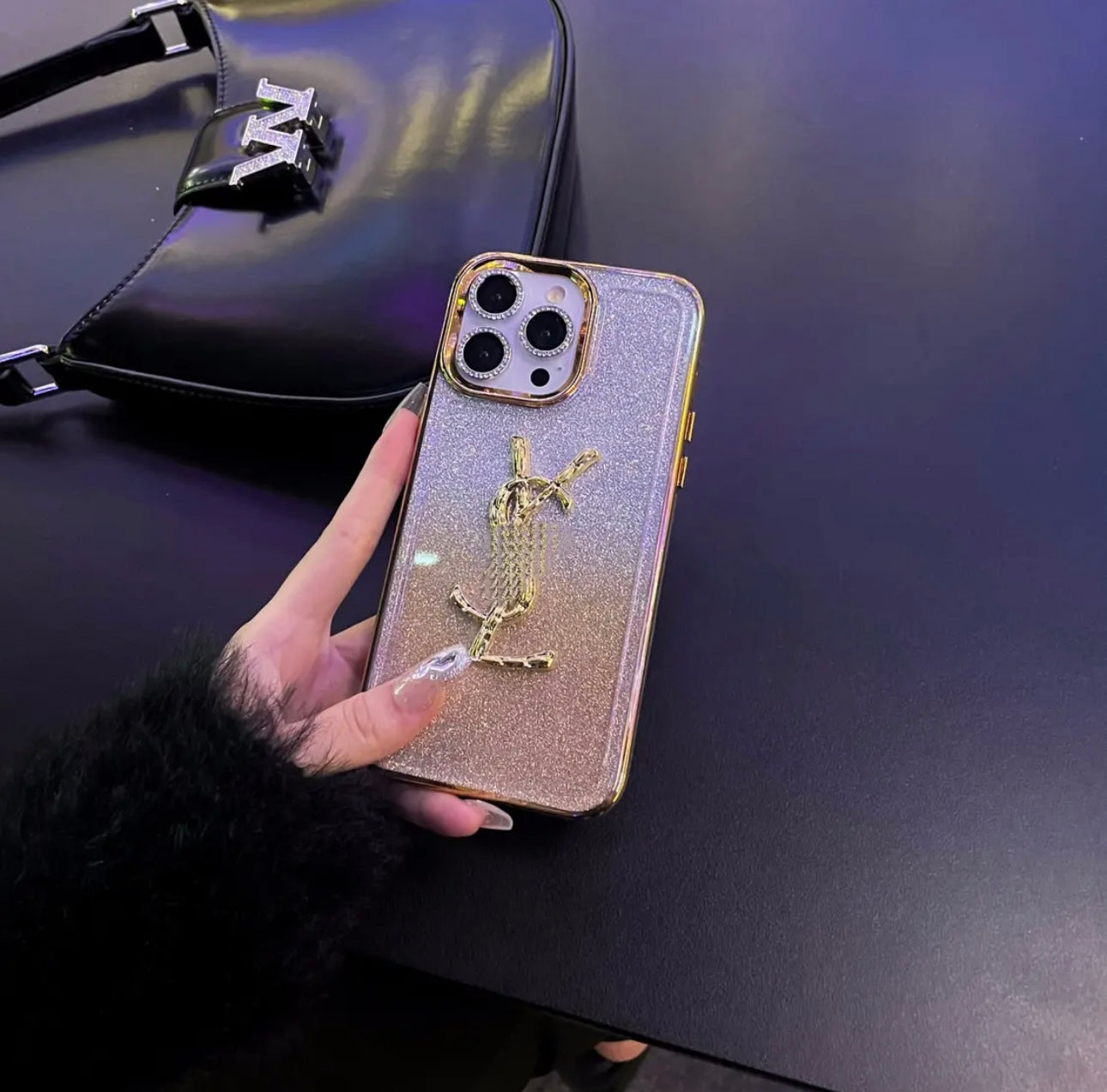 Flashowe etui na iPhone'a