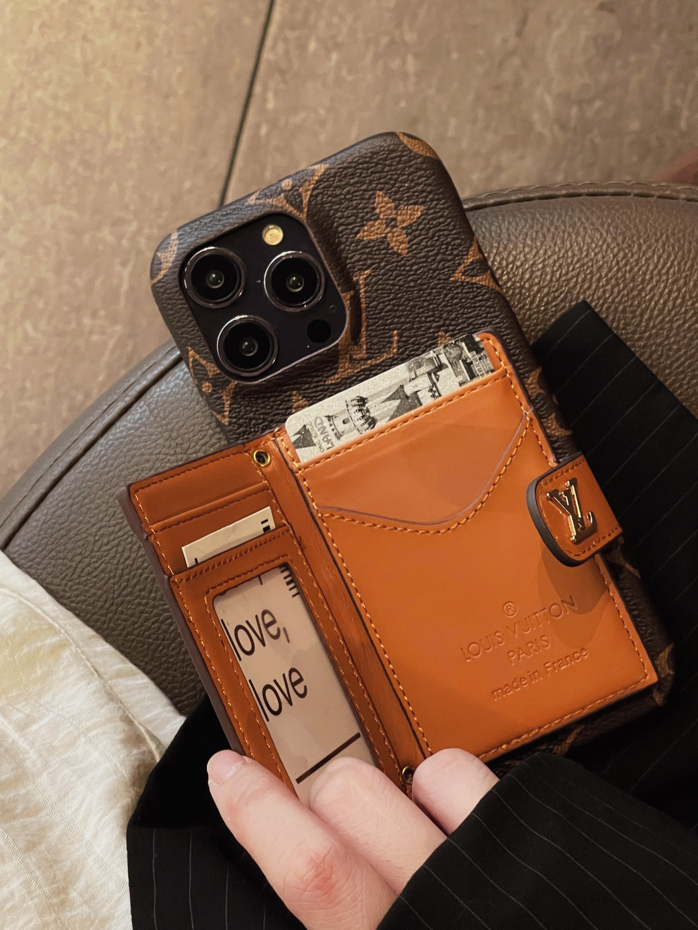 Pouzdro na řetízek Lou pro iPhone