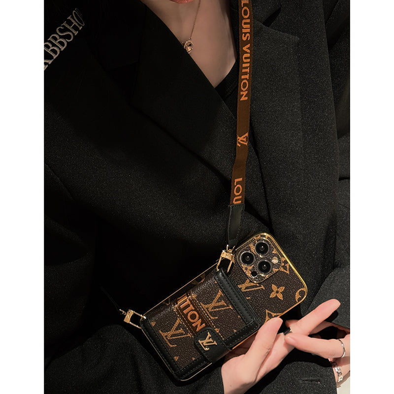 Chaîne Lou Coque et skin iPhone