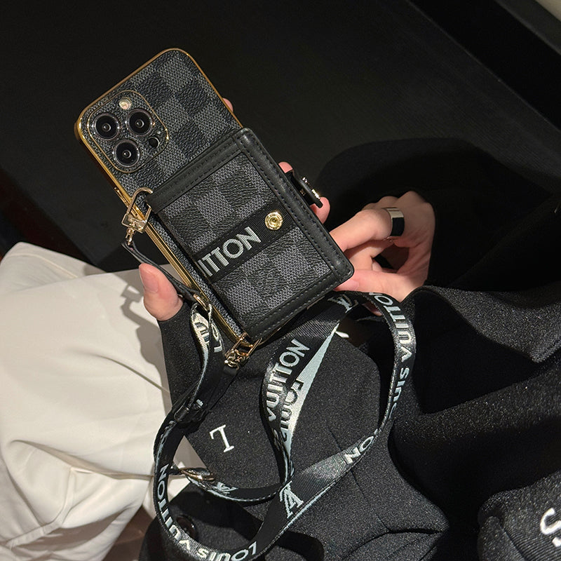 Chaîne Lou Coque et skin iPhone