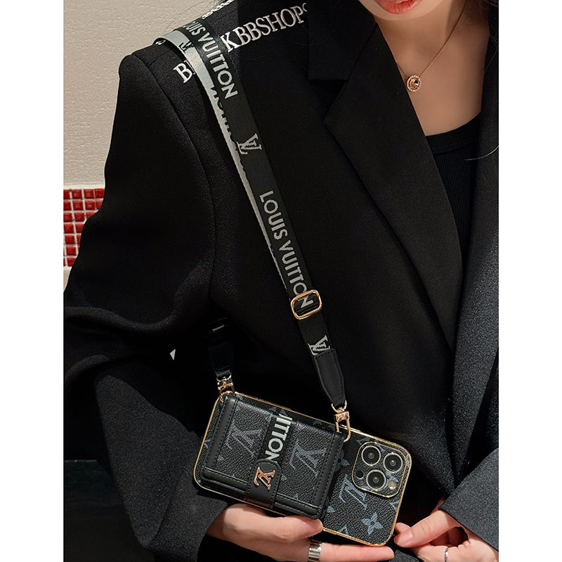 Chaîne Lou Coque et skin iPhone