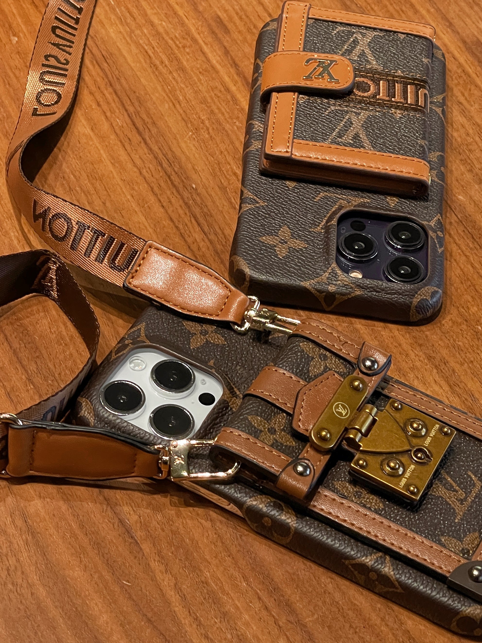 Pouzdro na řetízek Lou pro iPhone