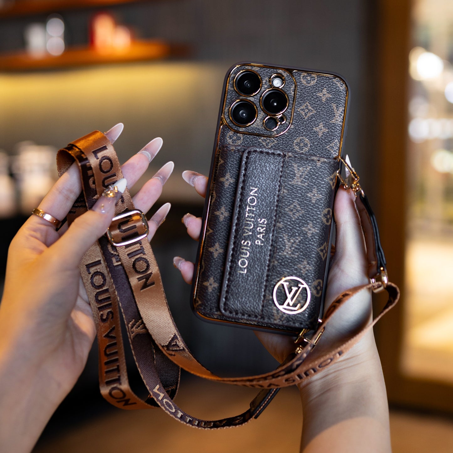 Luxe stijlvol iPhone-hoesje met kaarthouder en riem