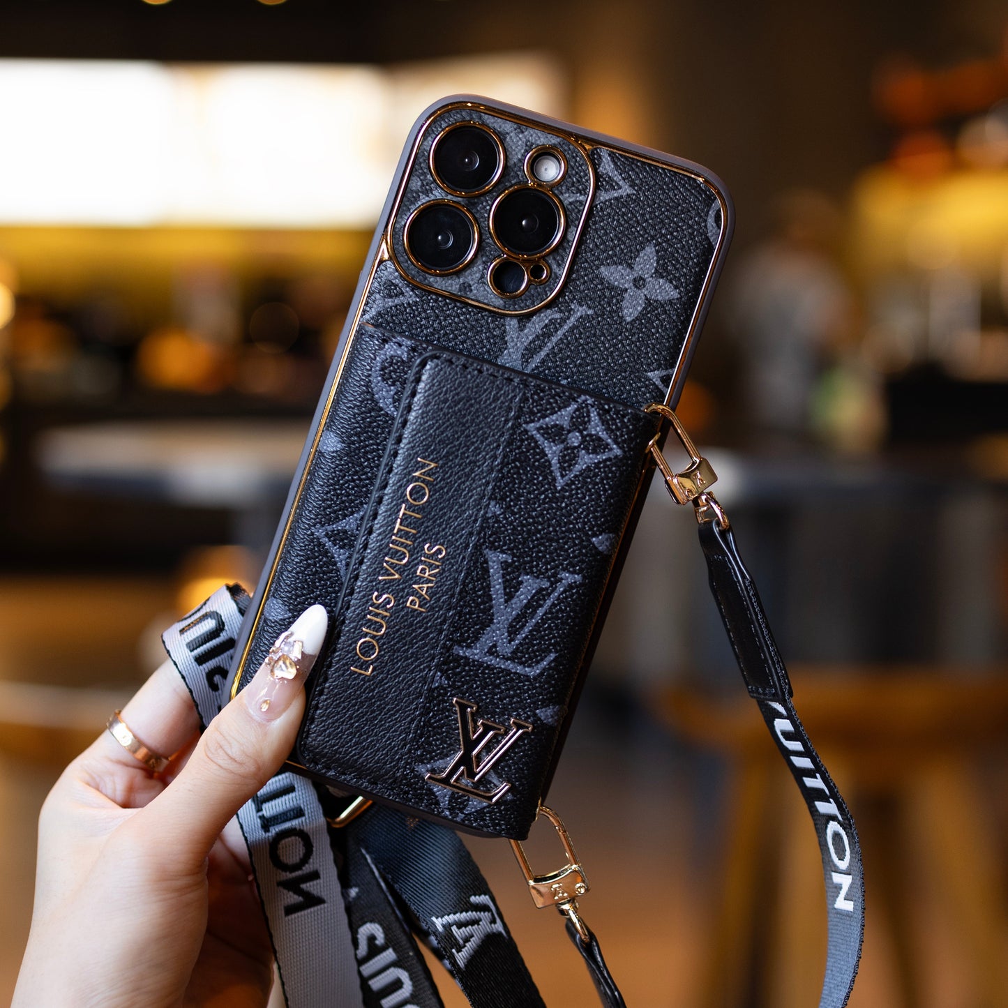 Luxe stijlvol iPhone-hoesje met kaarthouder en riem