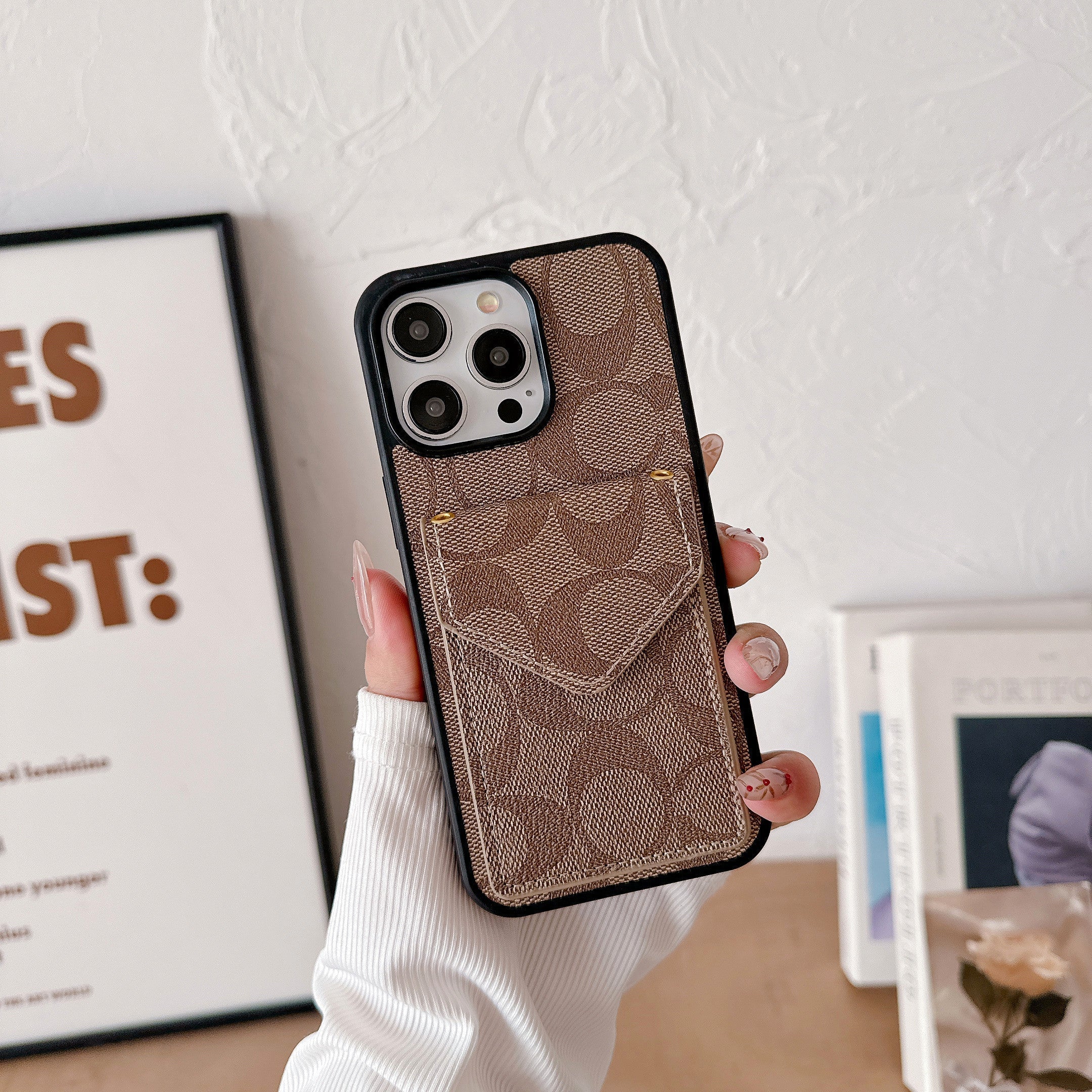 Pouzdro na iPhone Coach s držákem na kartu a popruhem Světle hnědé -SJ240513