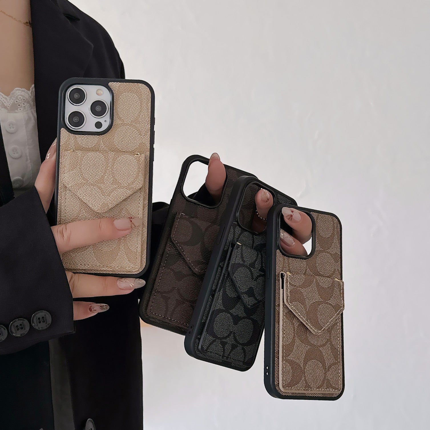 Pouzdro na iPhone Coach s držákem karty a popruhem světle černé -SJ240513