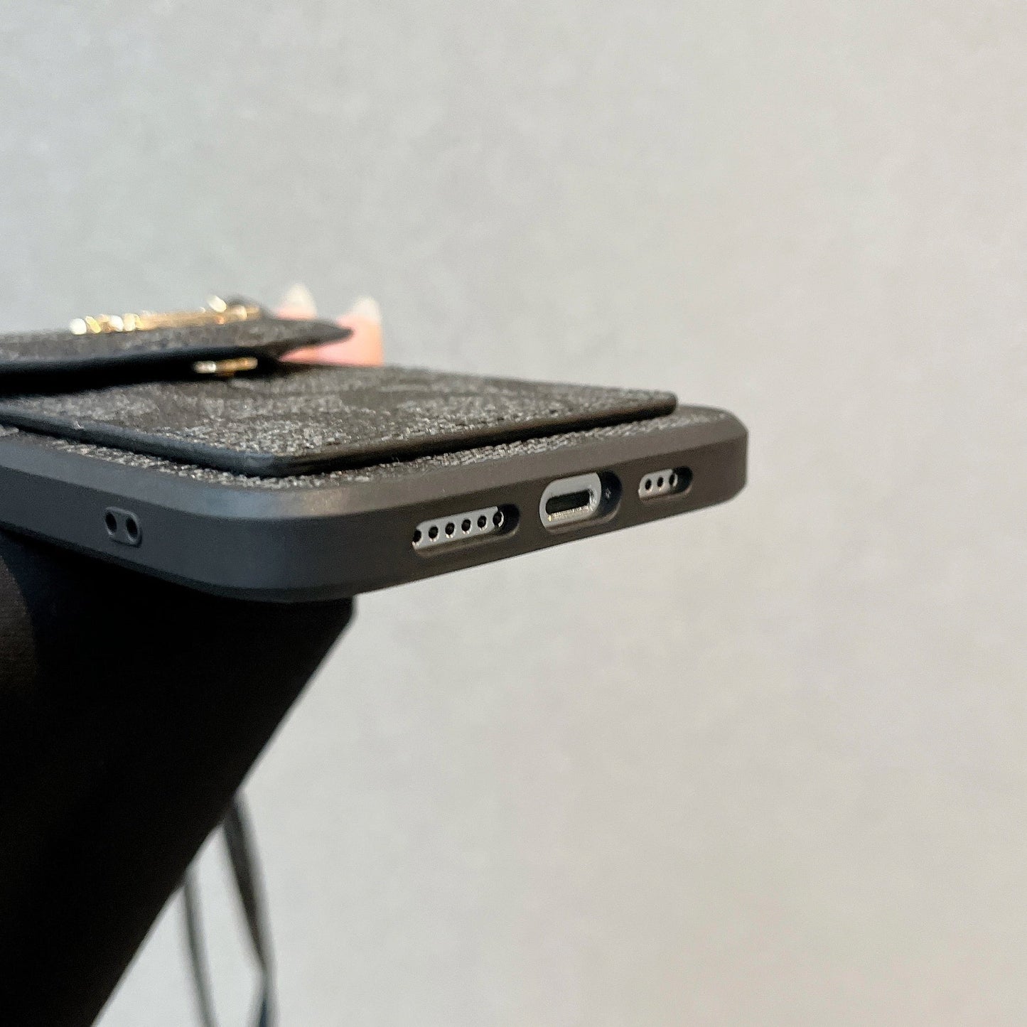 Θήκη Coach iPhone με θήκη για κάρτα και λουράκι ανοιχτό μαύρο -SJ240513