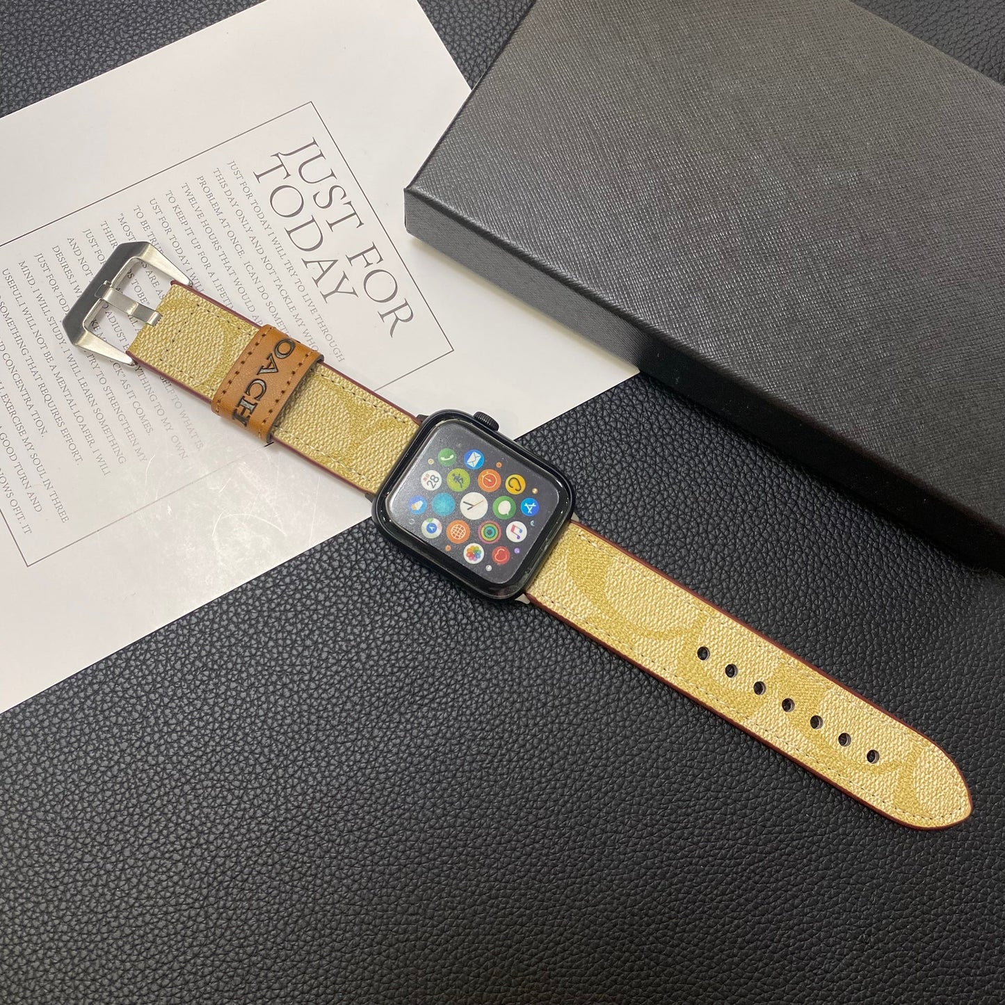 Skórzany pasek do Apple Watch Coach Coffee-YHK244221710