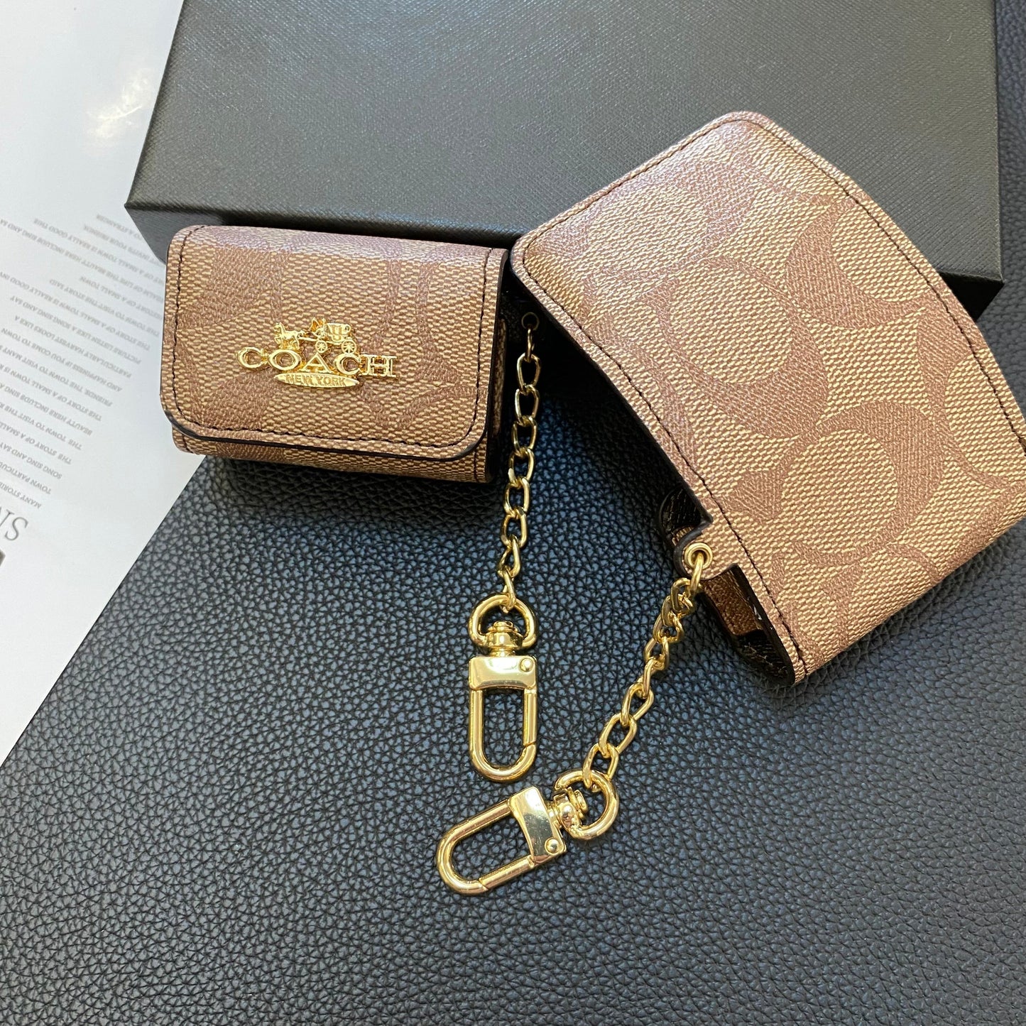 Luxuriöse Coach AirPods Pro Hüllen Hellbraun – LGK240425