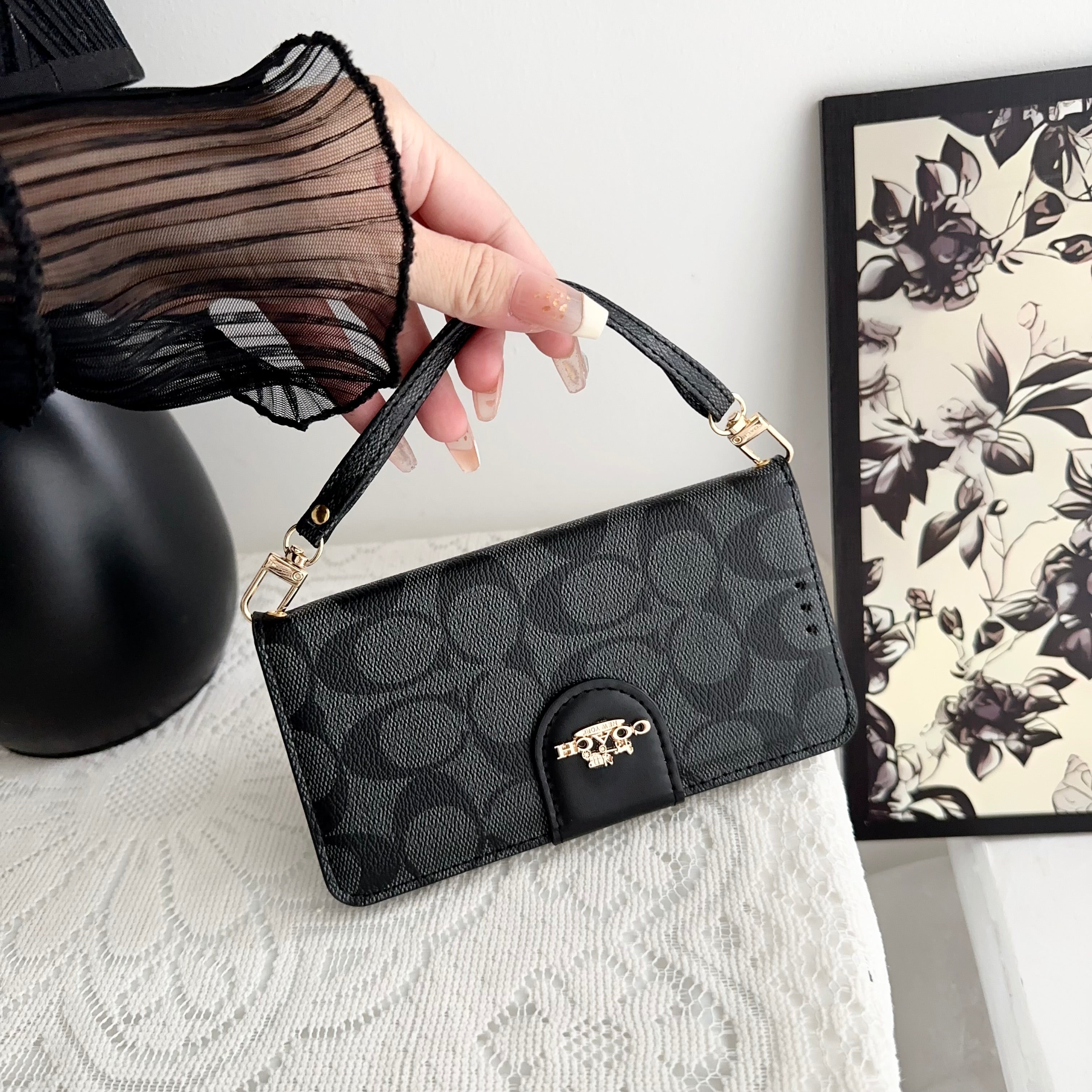 Coach iPhone Case Leren Flip Case met Kaarthouder Zwart-PTK241622