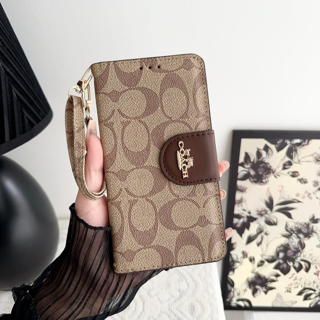 Coach iPhone Case Leren Flip Case met Kaarthouder Bruin-PTK241622