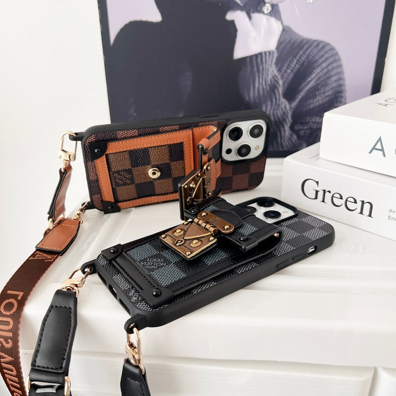 Lou Brown Crossbody Chain pouzdro na iPhone