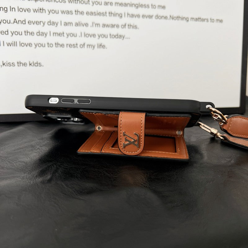 Lou Card Bag Chain klasické hnědé pouzdro na iPhone