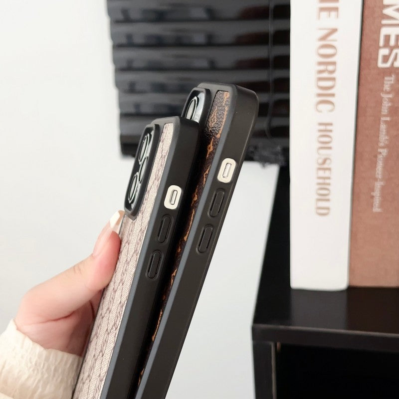 Custodia per iPhone Lou Classic marrone con catena a mano