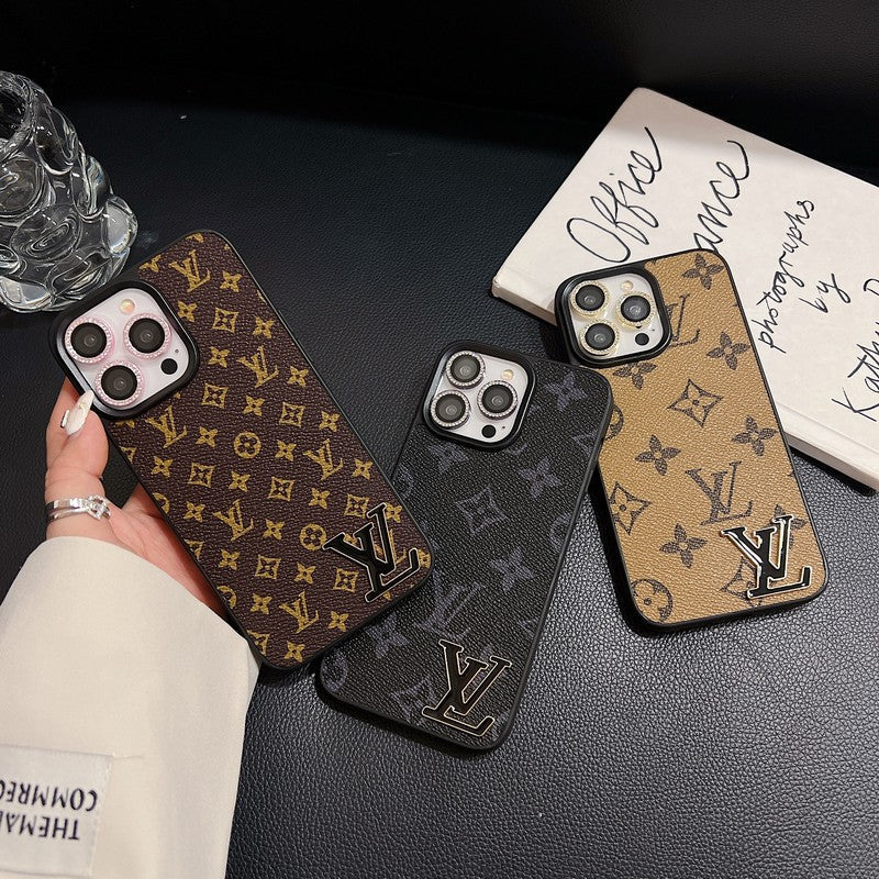 Kožené pouzdro na iPhone s černým logem Lou