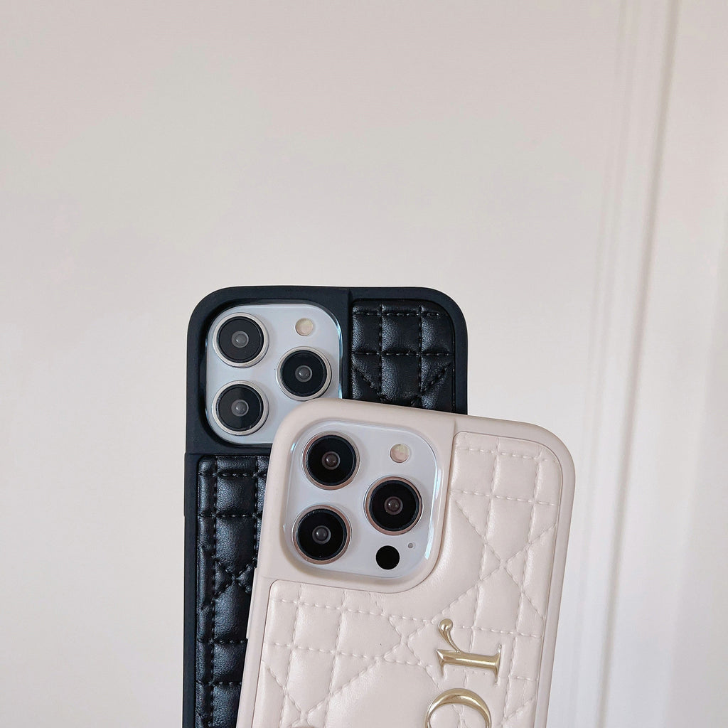 Kožené pouzdro na iPhone se zlatým logem CD