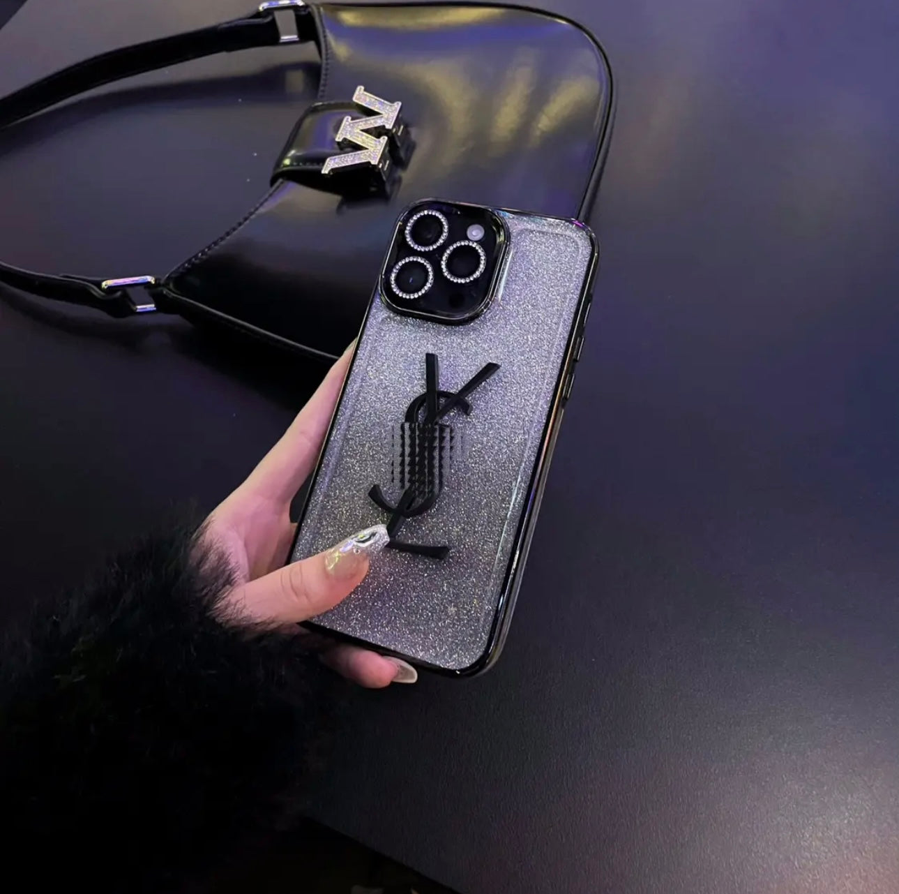 Flashowe etui na iPhone'a