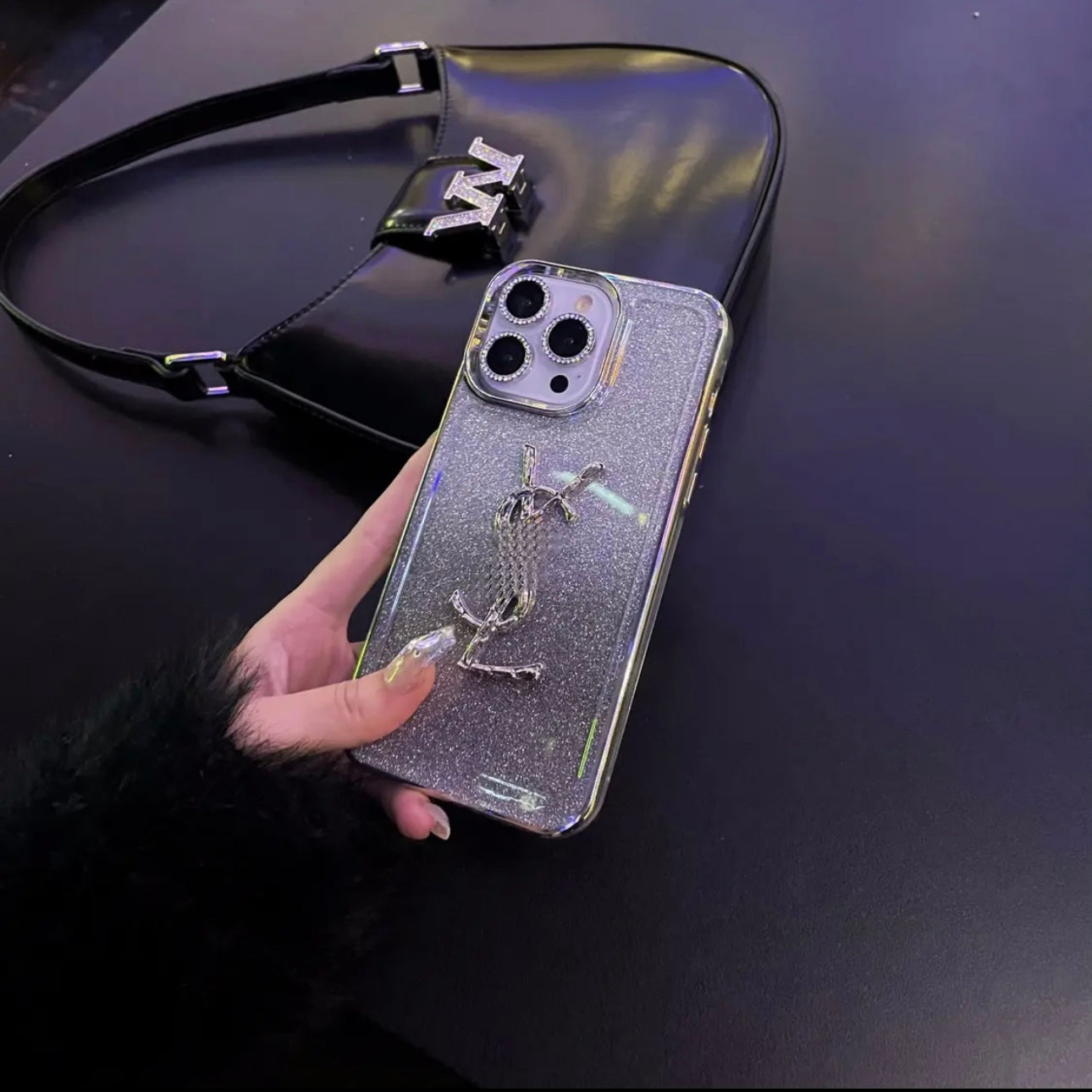 Flashowe etui na iPhone'a