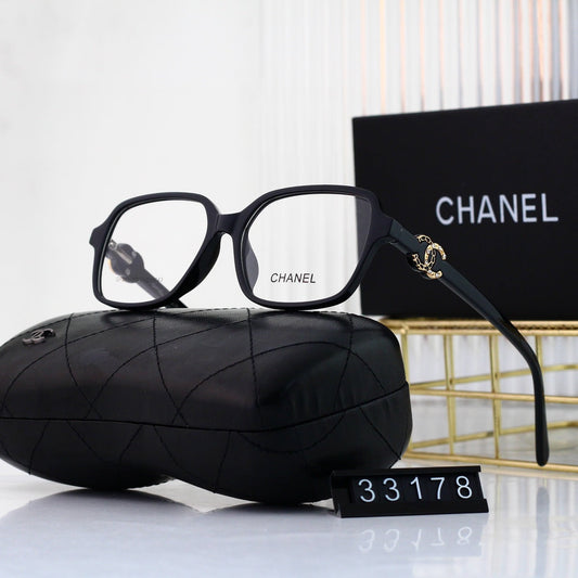 Négyzet alakú gyémánt logós szemüveg