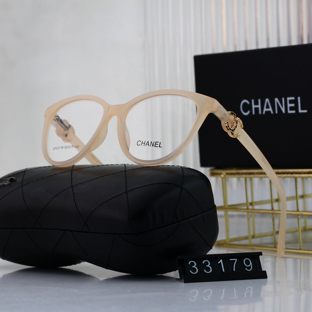 عینک با لوگوی فلزی الماسی گربه ای