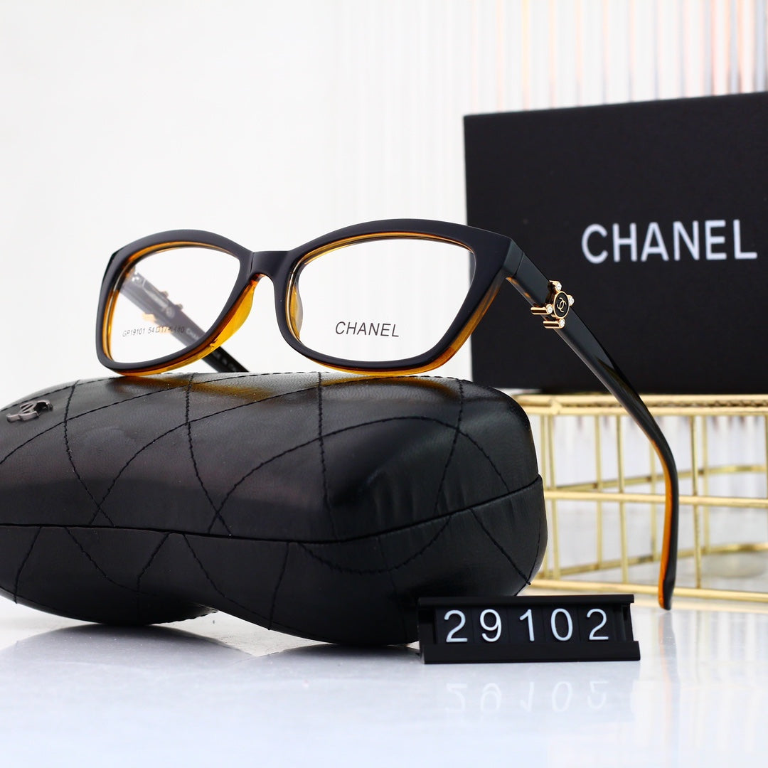 Divatos strasszos logós szemüvegek