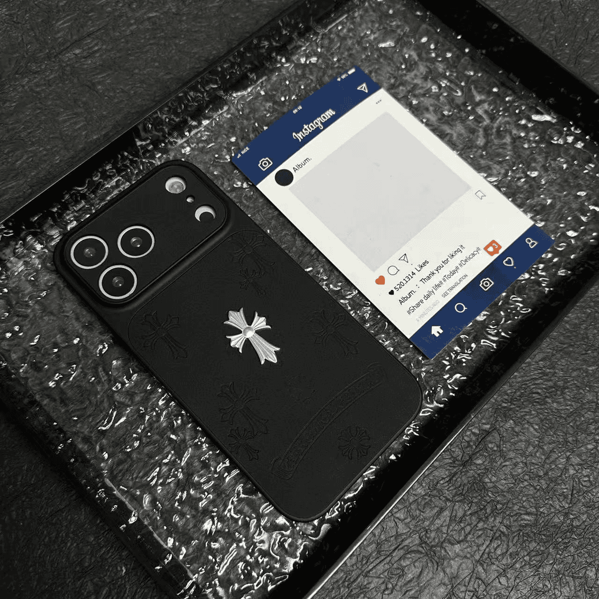 Étui pour iPhone en cuir inspiré de Chrome Hearts, texture premium, protection fine