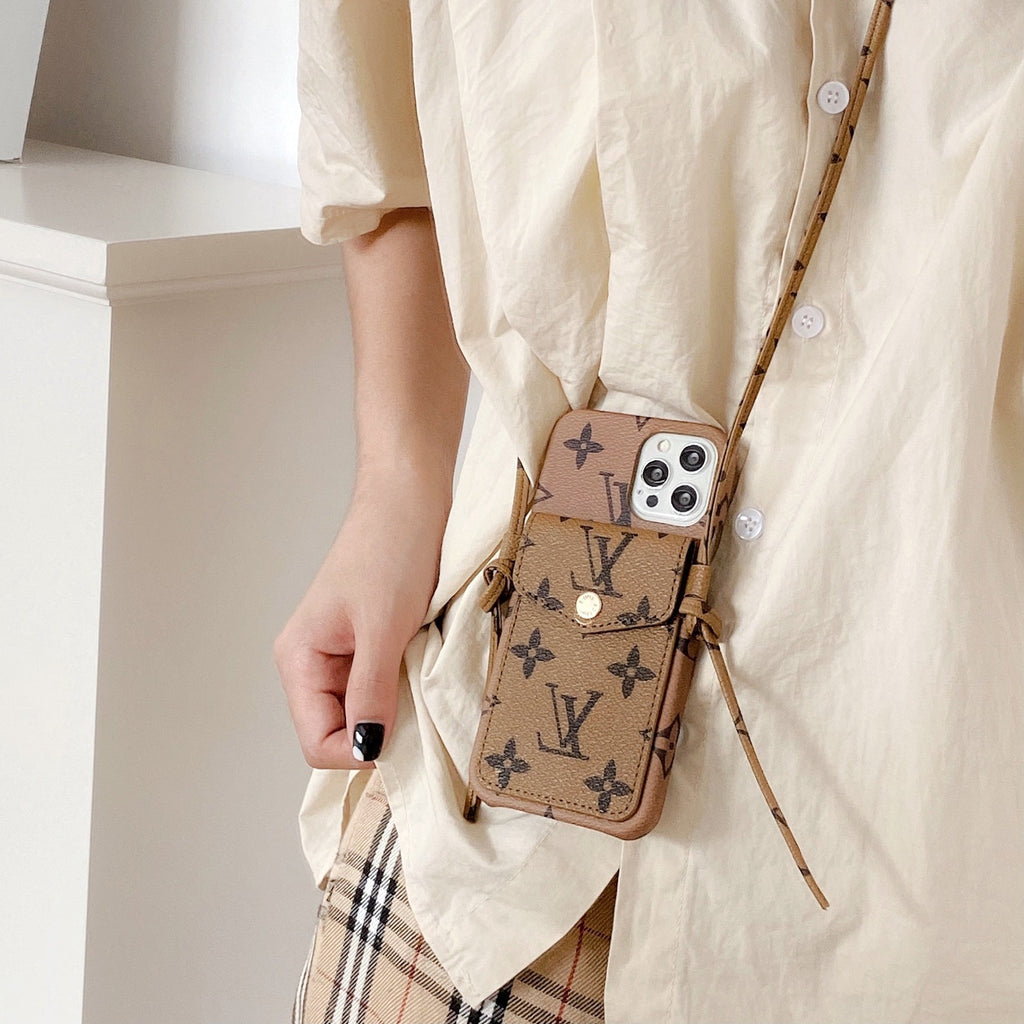 Pouzdro na iPhone s koženým řetízkem Lou